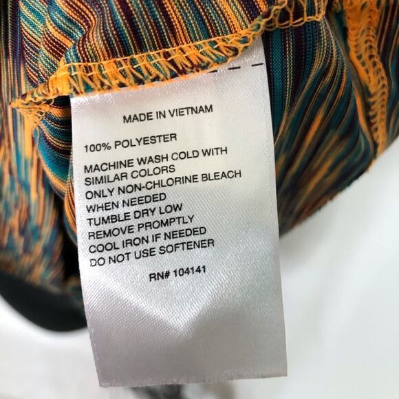 Reebok Active V-Neck Shirt - Women’s L - Picture 7 of 7